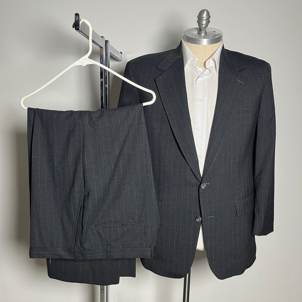 Bill Blass Signature Suit Mens 44R 38x28 Charcoal Gray Pinstripe Wool 2-Button